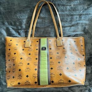 💯 Authentic Preloved Mcm Tote